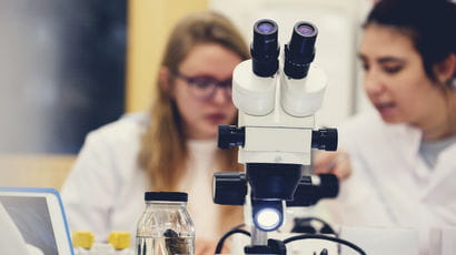 Biological sciences students in lab