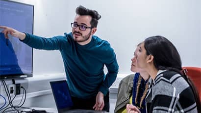Cyber security students in a consult meeting.