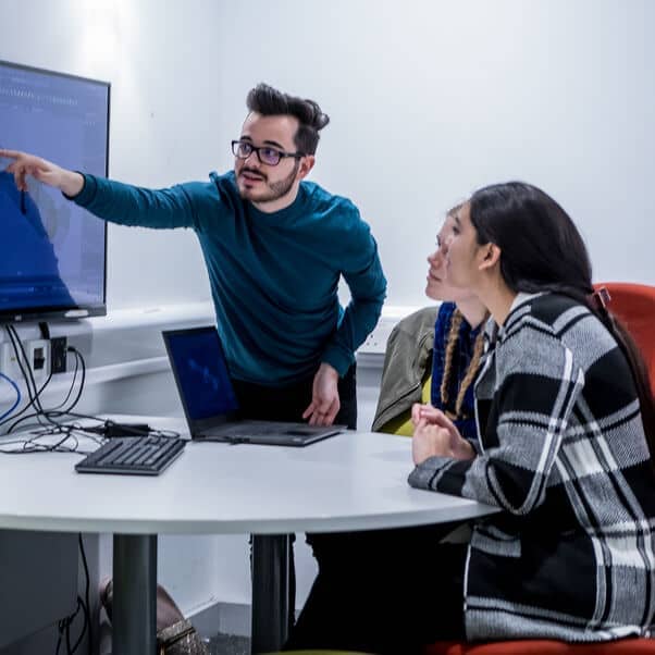 Cyber security students in a consult meeting.