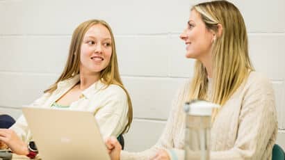 Two business students having a discussion at a table.