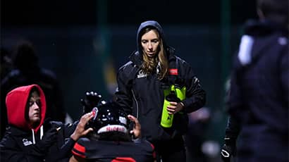 Sport psychologist supporting a sport's team during a game.