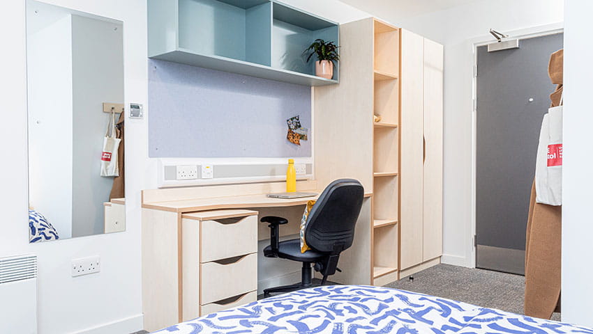 Purdown view bedroom with desk