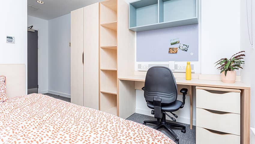 Purdown view standard bedroom with study space