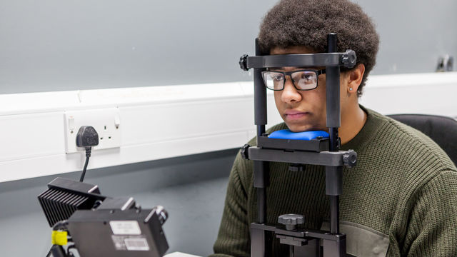 Eye tracker