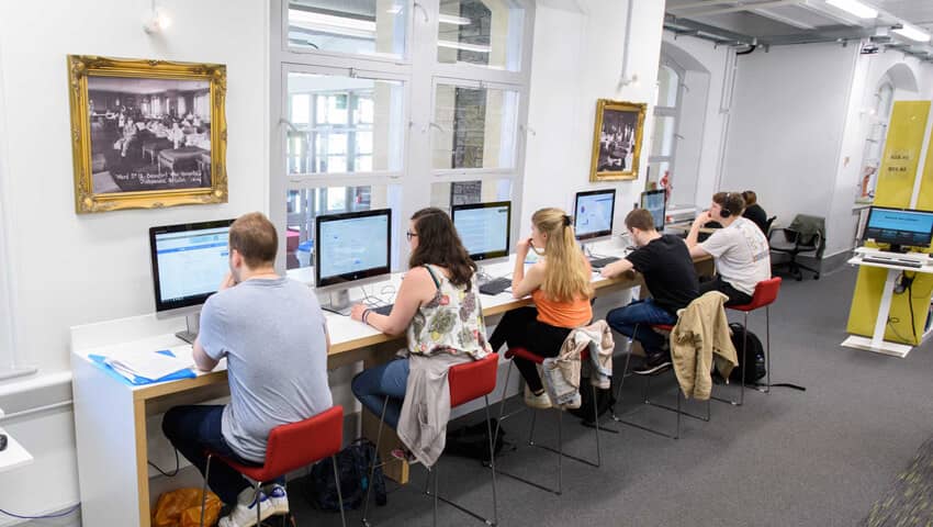 Computers in Glenside Library.