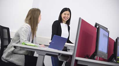 A student getting help logging in to library databases.