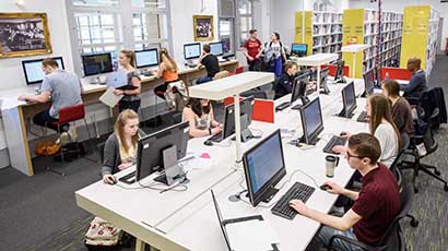Students working in Glenside Library.