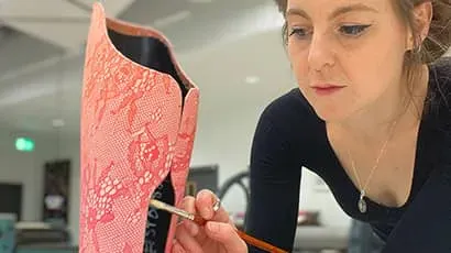 ‘It allowed me to embrace my disability rather than hide it’ – print experts create prosthetic leg cover for bride
